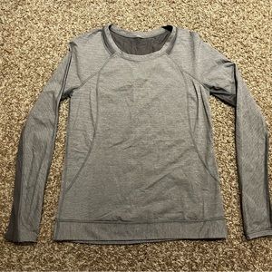 NWOT Lululemon top - size 8
